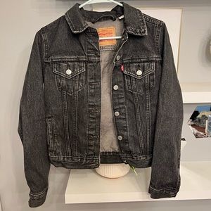 black levi’s denim jacket